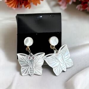 Vintage 80s carved mother of pearl moth earrings beautiful oddity vacation wear
